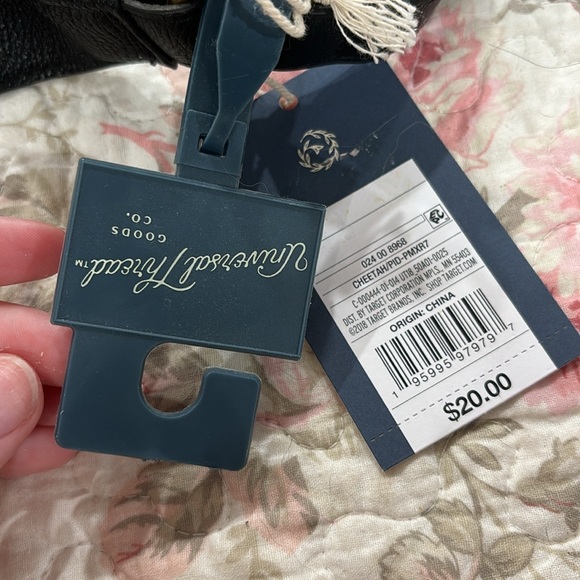 NWT Fanny Pack - Picture 4 of 6